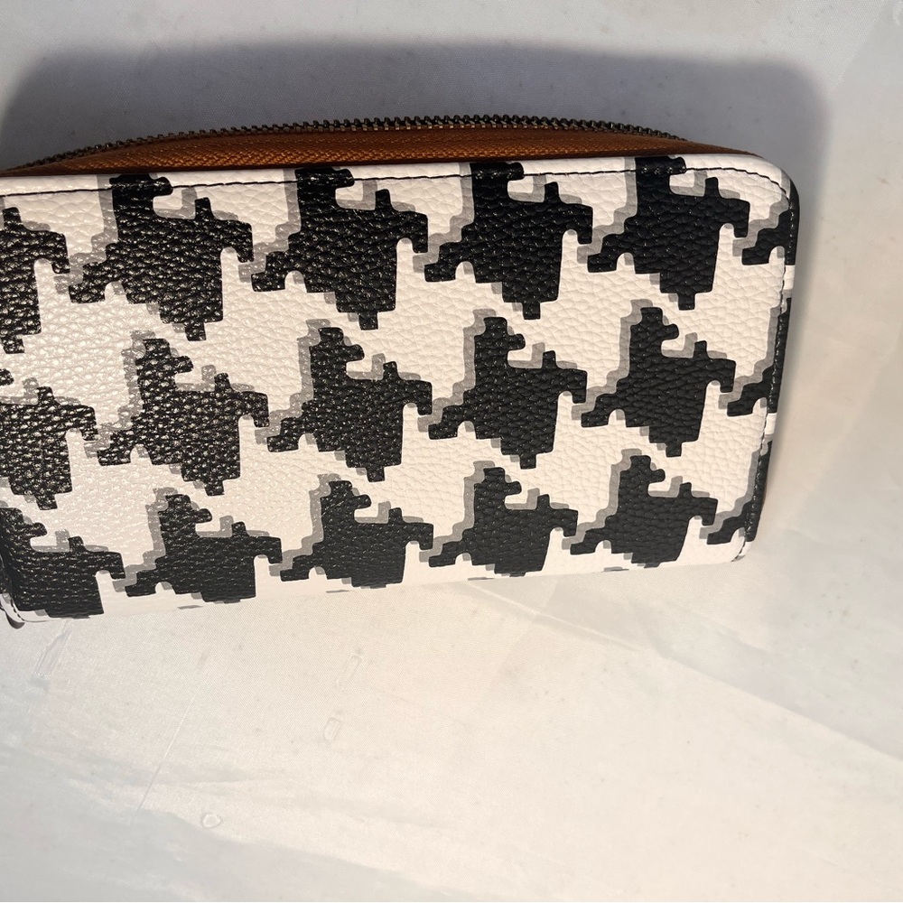 Thirty-One All About the Benjamin Wallet Like New Condition Houndstooth Pebble